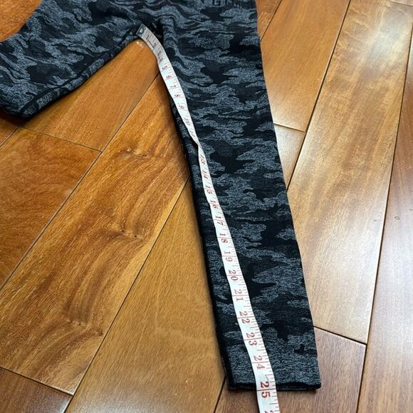 NWOT Gymshark Adapt Camo Seamless Leggings Black Size 26 - Picture 12 of 12